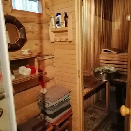 With A Sauna& Pond+a Hot Tub
