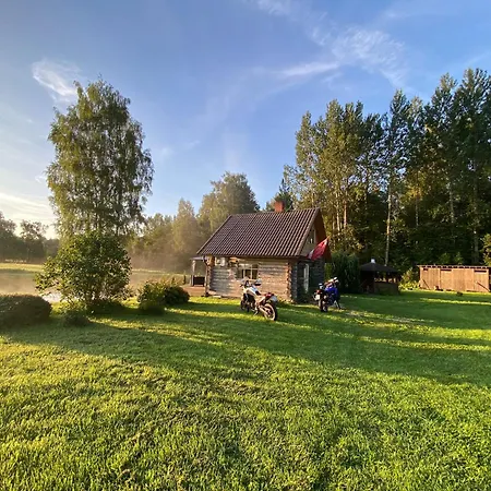 With A Sauna& Pond+a Hot Tub *